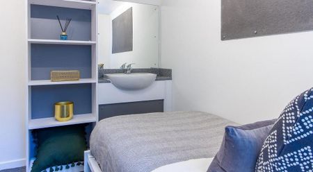 1 bedroom in a flat share to rent - Photo 4