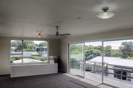 Beautiful in Mangere Bridge - Photo 4