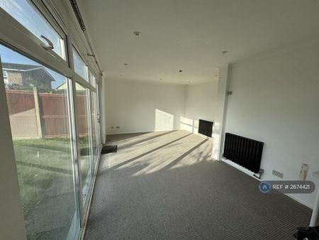 3 bedroom terraced house to rent - Photo 2