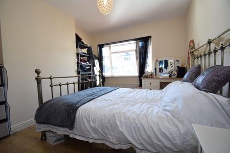 2 bedroom maisonette - Photo 3