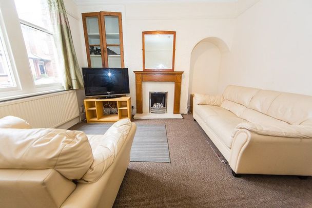 Hartley Grove, Woodhouse, Leeds - Photo 1