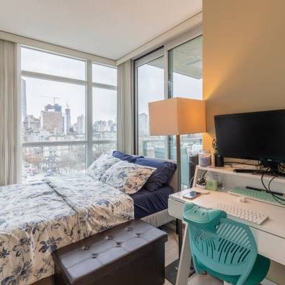 Pet Friendly - 1 Bed 1 den 1 bath Downtown Stanley Park - Photo 3