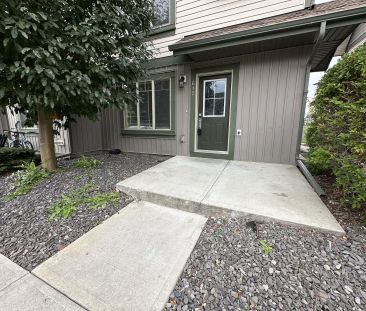 2B/2B Stckd Townhome in Copperfield(each level having its own livin... - Photo 1