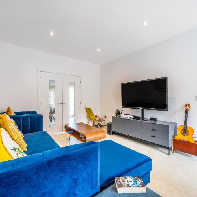 4 bedroom detached house to rent - Photo 1