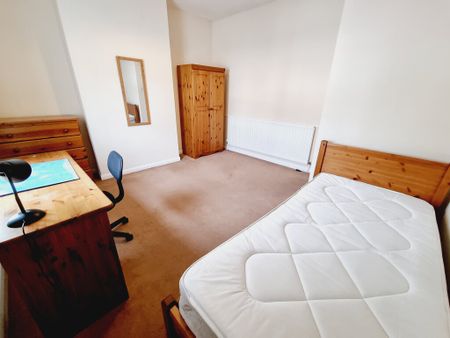 4 Bed Student Accommodation - Photo 3