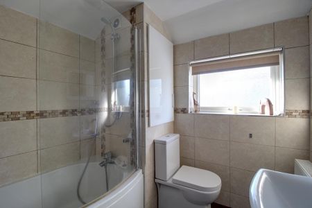 3 bedroom semi-detached house to rent - Photo 4