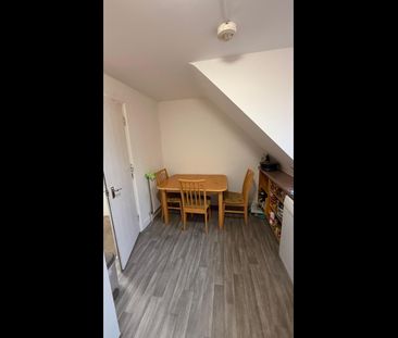 Room in a Shared Flat, Chesterfield Court, NW11 - Photo 1