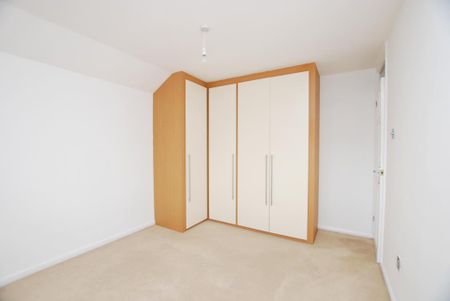 4 bedroom semi-detached house to rent - Photo 3