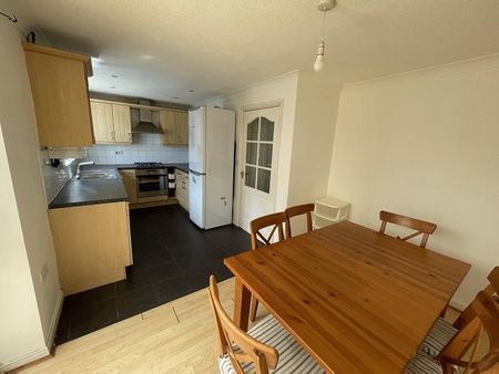 3 bedroom semi-detached house to rent - Photo 5