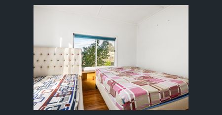 Three Bedroom Home with Spacious Yard - Photo 4