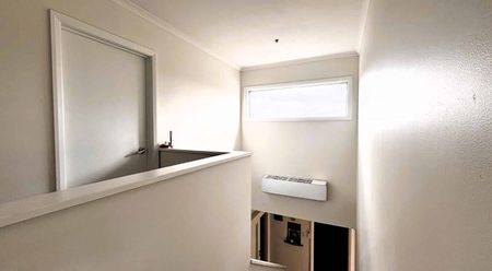 Spacious 5-Bedroom House for Rent in Burnside - Photo 4