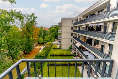 Hoch oben mit großem Balkon und Blick ins Grüne. Neubau in ruhiger zentraler Lage der Südvorstadt. - Foto 2