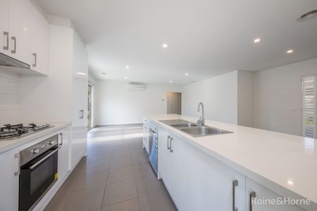 NEAT & TIDY IN QUIET LOCATION - Photo 4