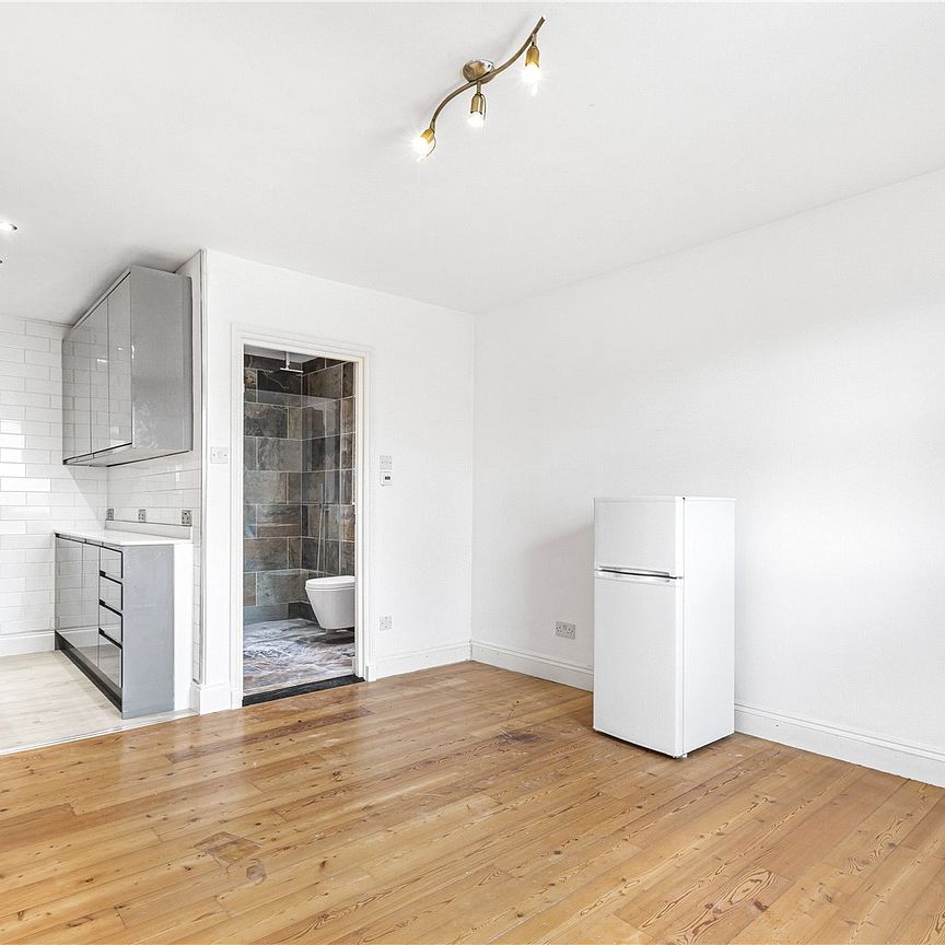 28 Upper Clapton Road, Clapton - Photo 1