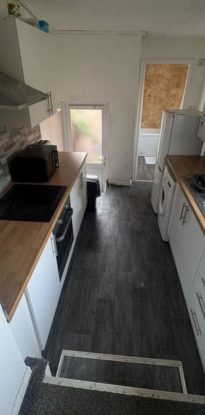 5 bedroom house to rent - Photo 1