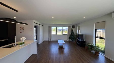 Warm, Welcoming & Wonderfully Modern - Photo 4