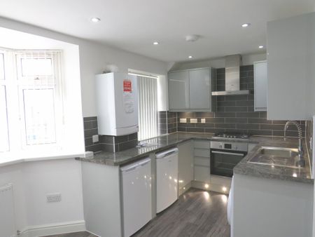 2 bedroom flat to rent - Photo 2