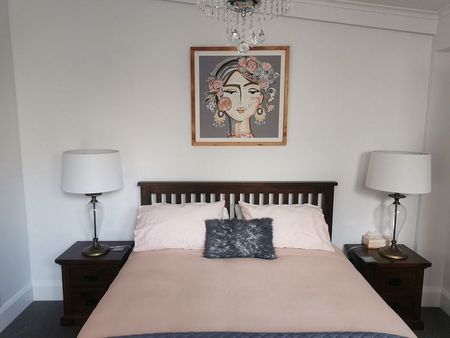 Luxury Apartment - Photo 4