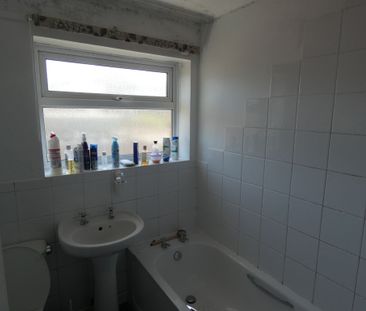 3 bed Terraced - To Let - Photo 5