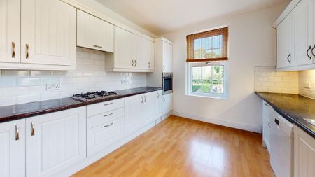 3 bedroom maisonette to rent - Photo 3