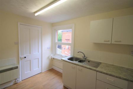 2 bedroom flat to rent - Photo 4