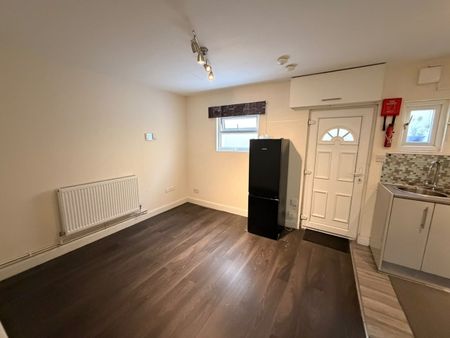 1 Bed Flat, Harpour Road, IG11 - Photo 5