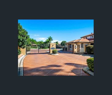 Beautifully presented townhouse in quiet up-market gated community ... - Photo 2