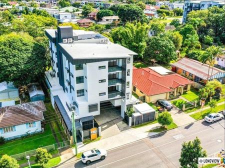 Modern Apartment with Stunning Views! - Photo 2