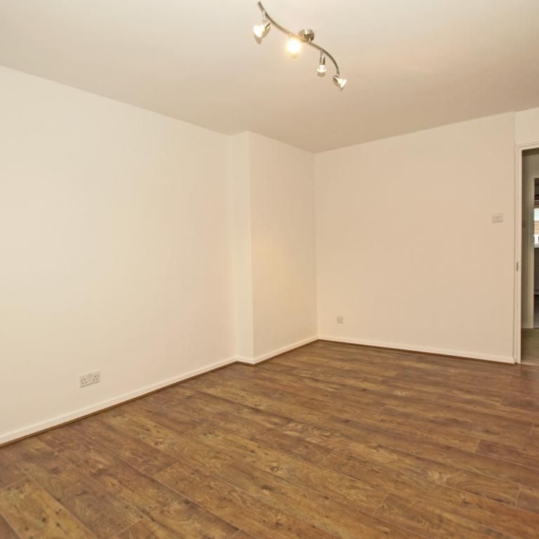4 bedroom terraced house to rent - Photo 1