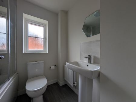 3 bedroom semi-detached house to rent - Photo 4