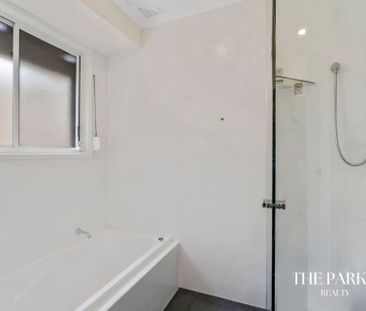 Modern Family Home - Photo 3