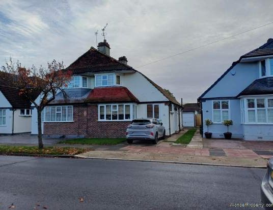 3 bedroom property to rent in Sidcup - Photo 1