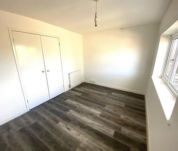 3 bedroom flat to rent - Photo 5
