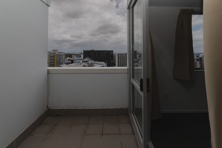 Recently repainted good sized one bedroom - Photo 3