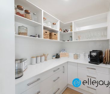 Family Home in Watagan Park - Photo 5