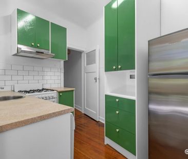 Ground-Floor Charming one bedroom In Leafy Prahran Pocket - Photo 4