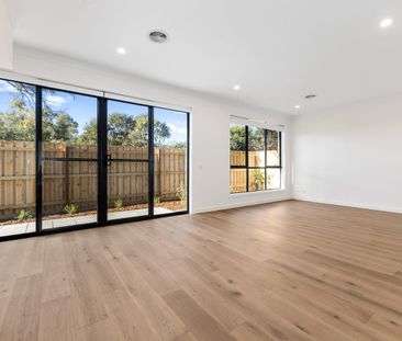 Spacious Modern Living! - Photo 2