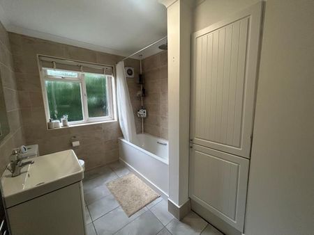 Grange Road, Guildford, Surrey, GU2 - Photo 5