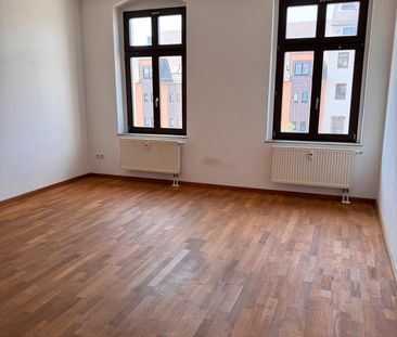 Stadtzentrum, 2-Zimmer mit Einbauküche und Balkon - Photo 2