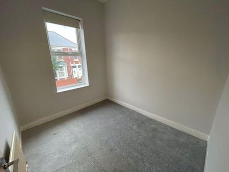 3 bedroom flat to rent - Photo 4