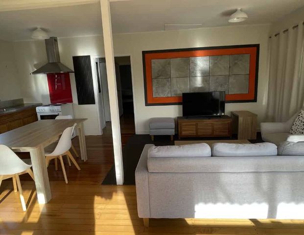 Lovely 2-Bedroom Home, Close to Lake and Local Shops - Photo 1