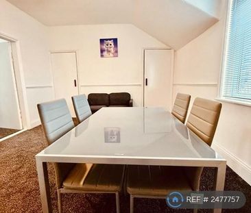 1 bedroom in a house share to rent - Photo 2