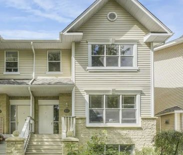 Quiet Strathcona Townhouse 5 min walk to UofA and White Ave — 3 Bedrooms+ Den Townhouse - Photo 1