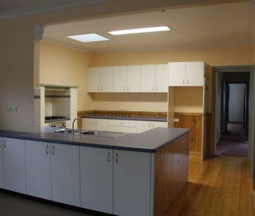 4 Bedroom Home in the heart of Croydon. - Photo 6