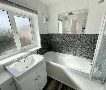 2 bedroom end of terrace house to rent - Photo 5