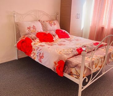 Room in a Shared Flat, Harts Lane, IG11 - Photo 1