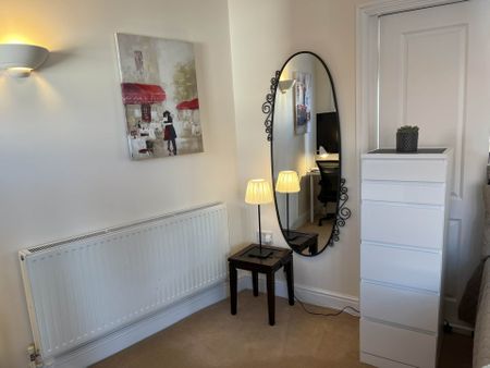 Room 3, Willowbrook, Great George Street, Godalming - Photo 5