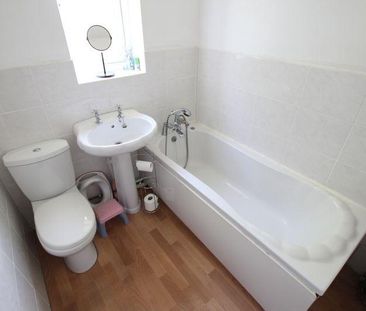 3 bedroom semi-detached house to rent - Photo 6