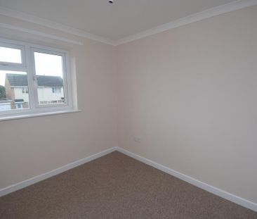 2 bedroom end of terrace house to rent - Photo 6