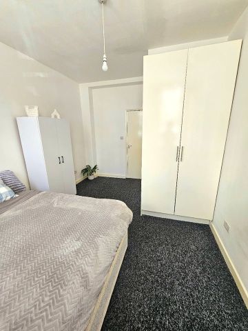 Room in a Shared Flat, Gillender Street, E3 - Photo 4